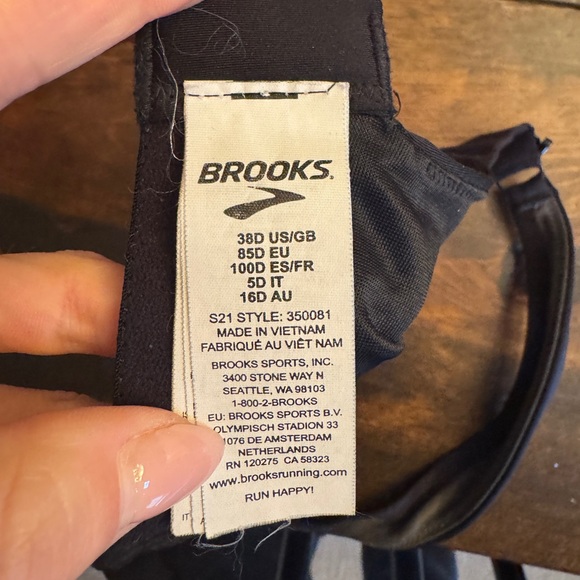 Women's Black Sports Bra| WOMEN'S BROOKS DRIVE CONVERTIBLE SPORTS BRA| - Picture 7 of 7